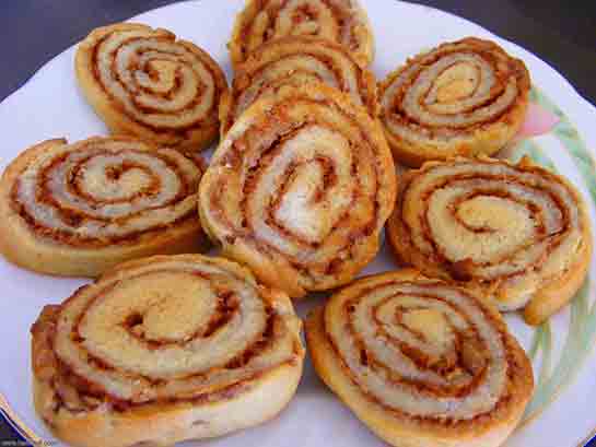 Elmalı Rulo Kurabiye Tarifi ve Malzemeleri